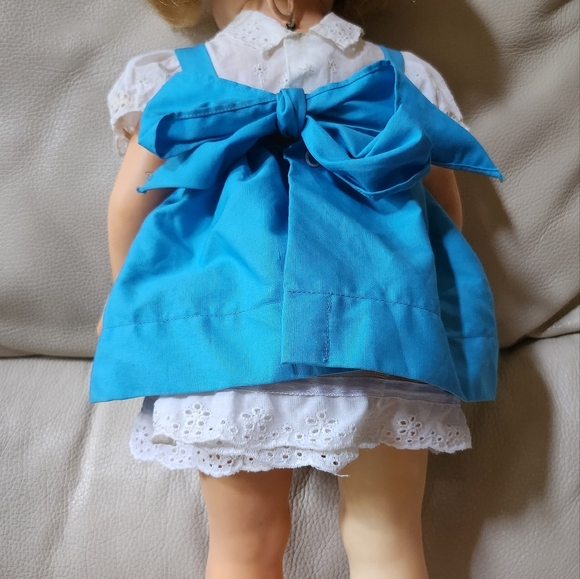 Vintage Chatty Cathy Doll (1960's)-INCLUDING CLOTHES-Voice NOT Working - Picture 2 of 13